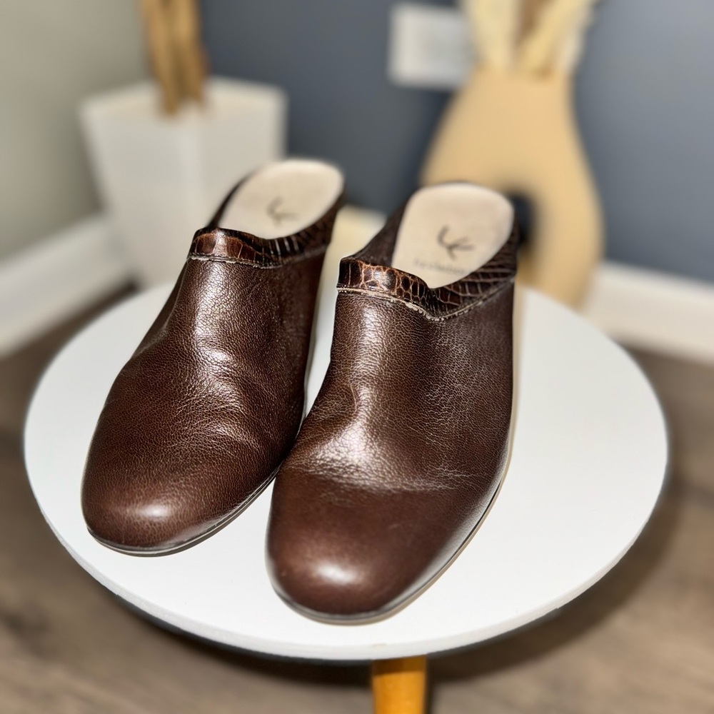Liz Claiborne Brown Leather Mules